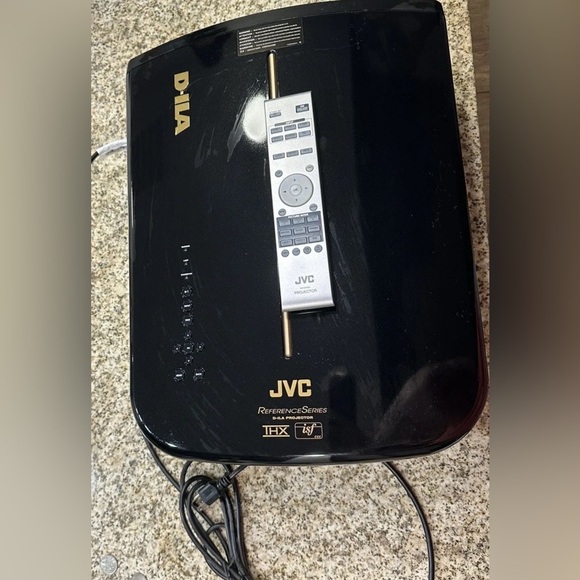 JVC Professional DLA-RS35-U Home Cinema Projector
Fully functional w remote - Picture 1 of 12